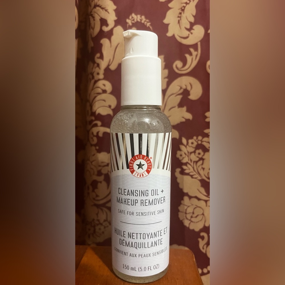 First Aid Beauty 2-in-1 Cleansing Oil & Makeup Remover